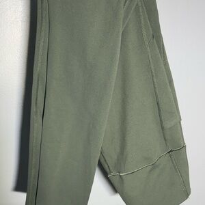Uniqlo AIRism Olive Green Leggings